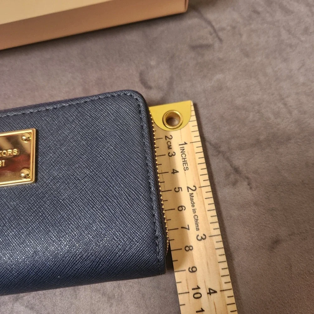 Michael Kors Jet Set Travel Navy Zip Around Wristlet Wallet Phone Case NIB